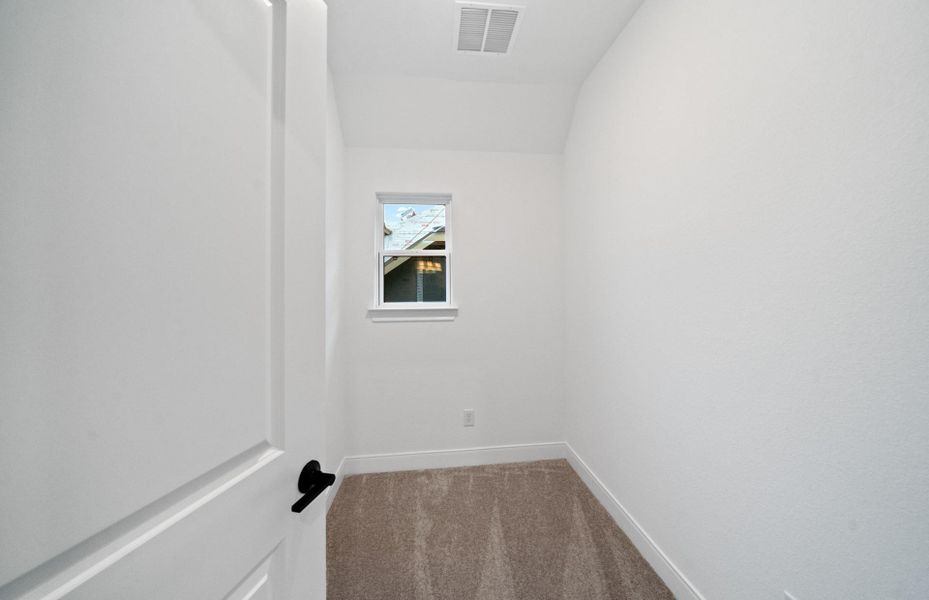 Image 23 of a home in Valencia. Image 23 of a home in Valencia.