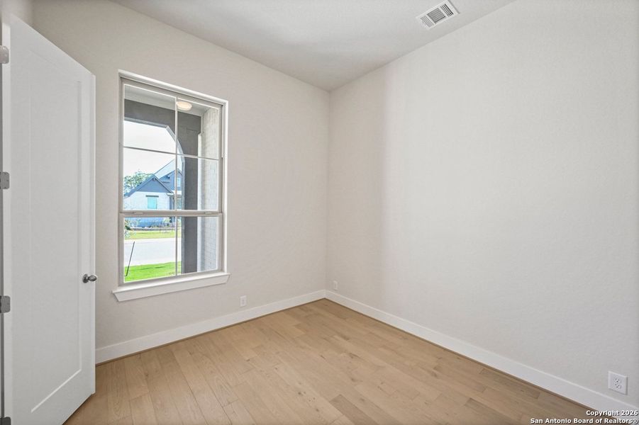Spacious, unfurnished interior of a new home in Davis Ranch, San Antonio (Image 17).