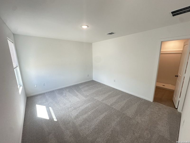 Spacious, unfurnished interior of a new home in Tobey Ridge, Jourdanton (Image 4).