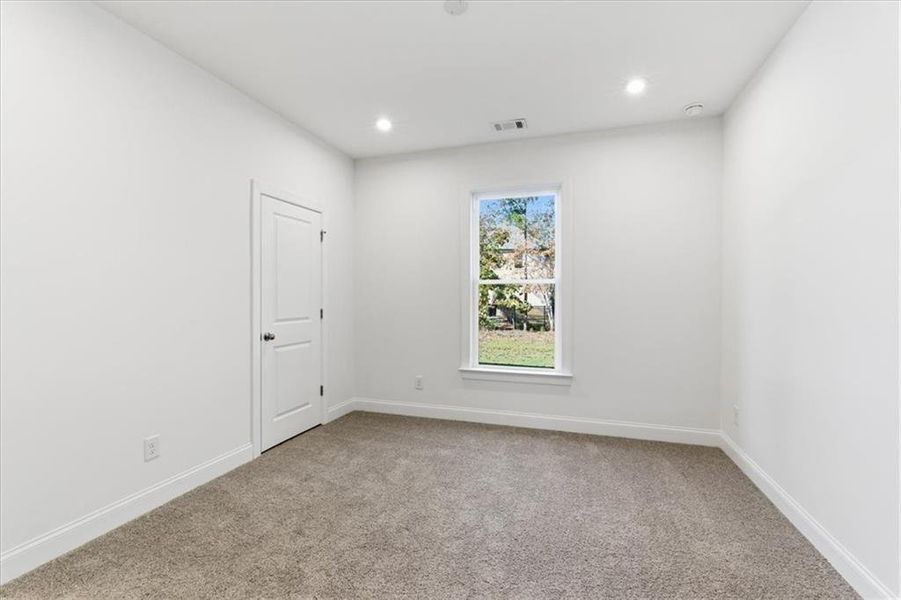 Spacious, unfurnished interior of a new home in The Estates at Hurricane Pointe, Douglasville (Image 20).