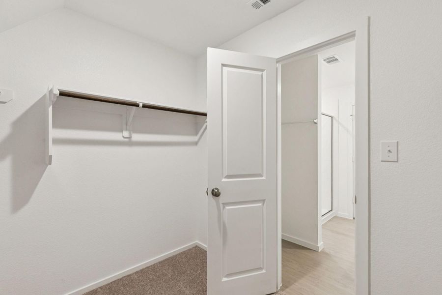 Spacious, unfurnished interior of a new home in Montgomery Bend, Montgomery (Image 13).