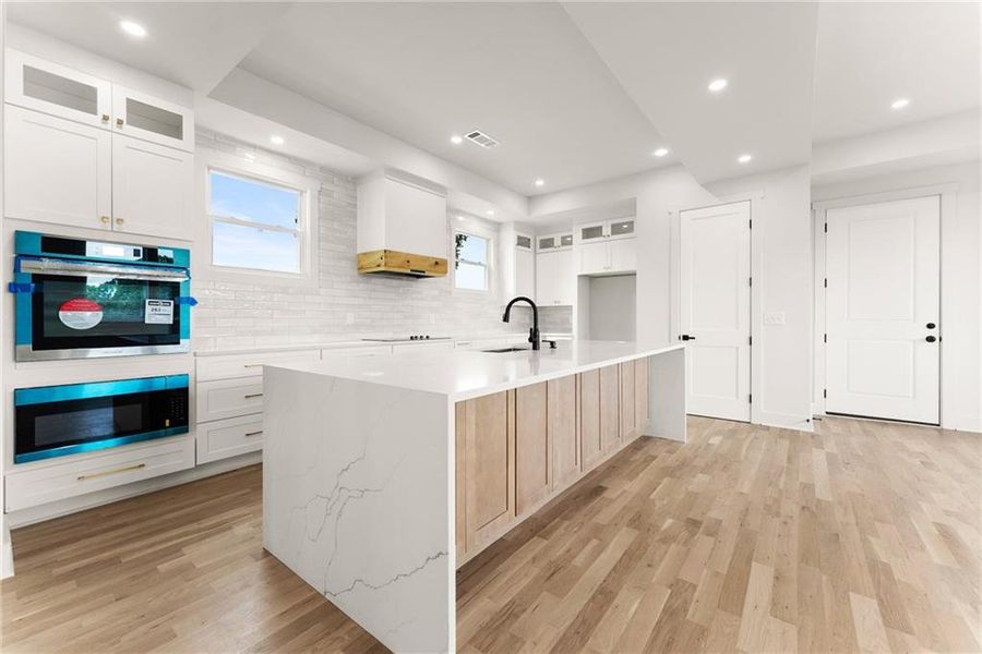 Furnished interior view inside a new home in , Clermont (Image 11).