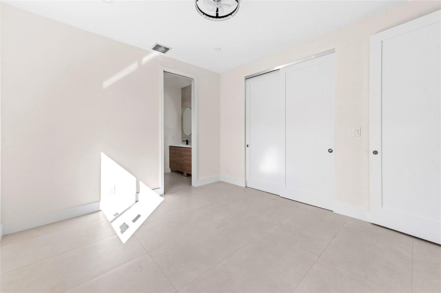 Spacious, unfurnished interior of a new home in , Coconut Creek (Image 44).