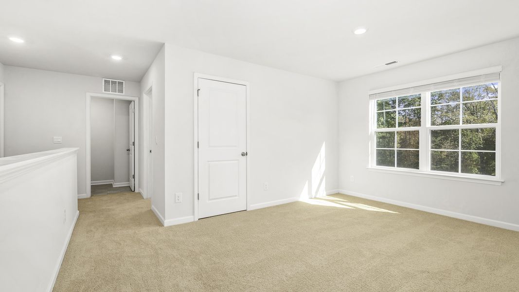 Spacious, unfurnished interior of a new home in Owens Ridge, Lexington (Image 20).