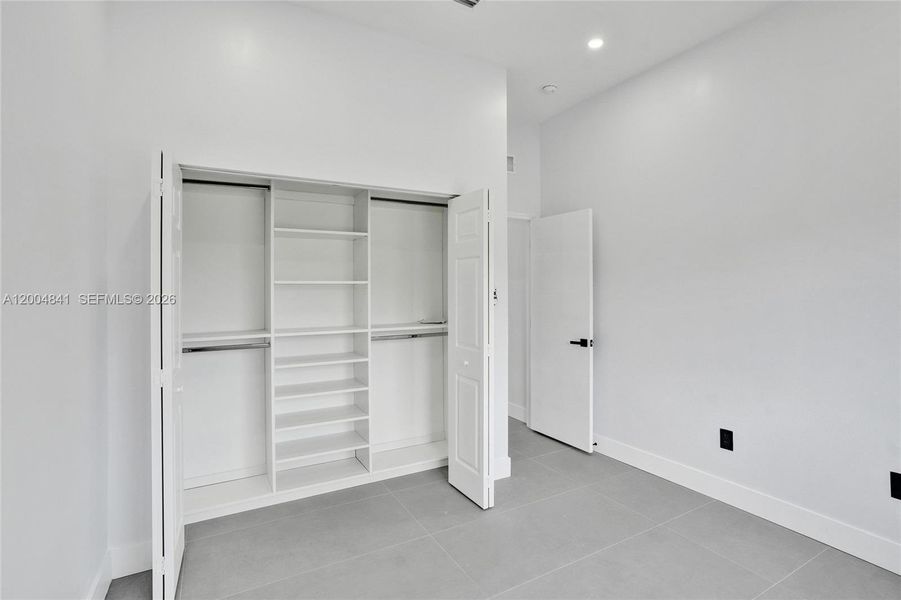 Spacious, unfurnished interior of a new home in , Miramar (Image 17).