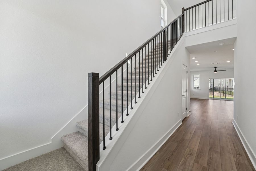 Spacious, unfurnished interior of a new home in Avery Centre, Round Rock (Image 26).