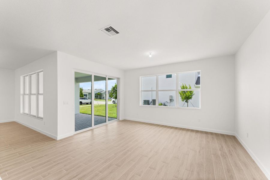 Spacious, unfurnished interior of a new home in , Port St. Lucie (Image 13).