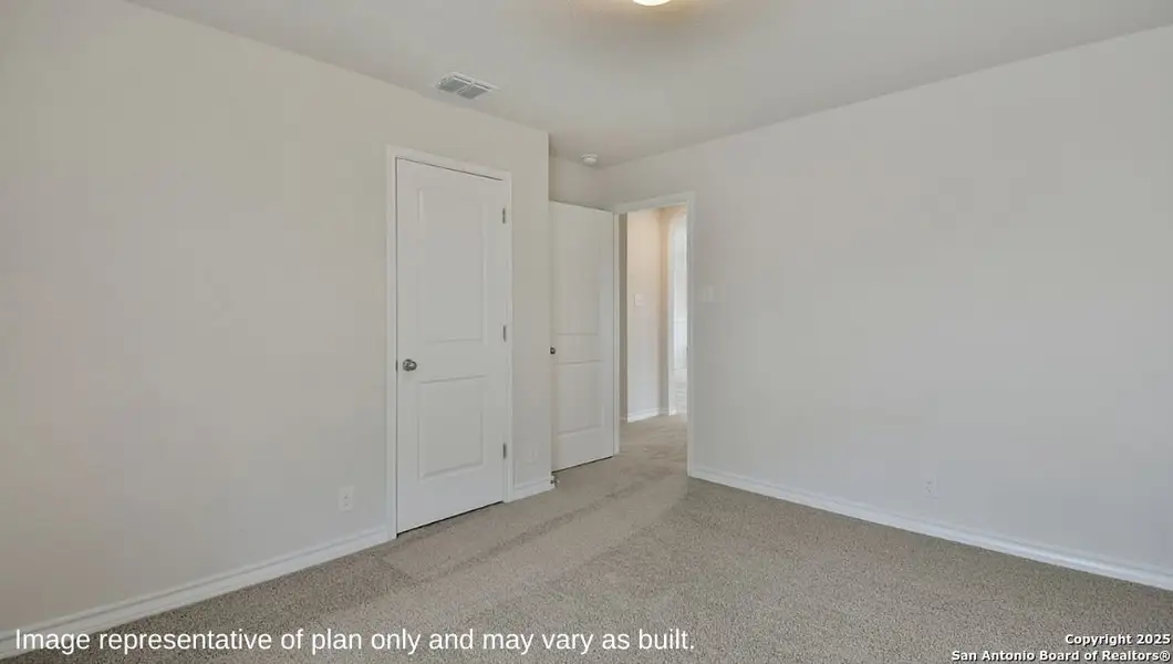 Spacious, unfurnished interior of a new home in Stonehill, San Antonio (Image 8).