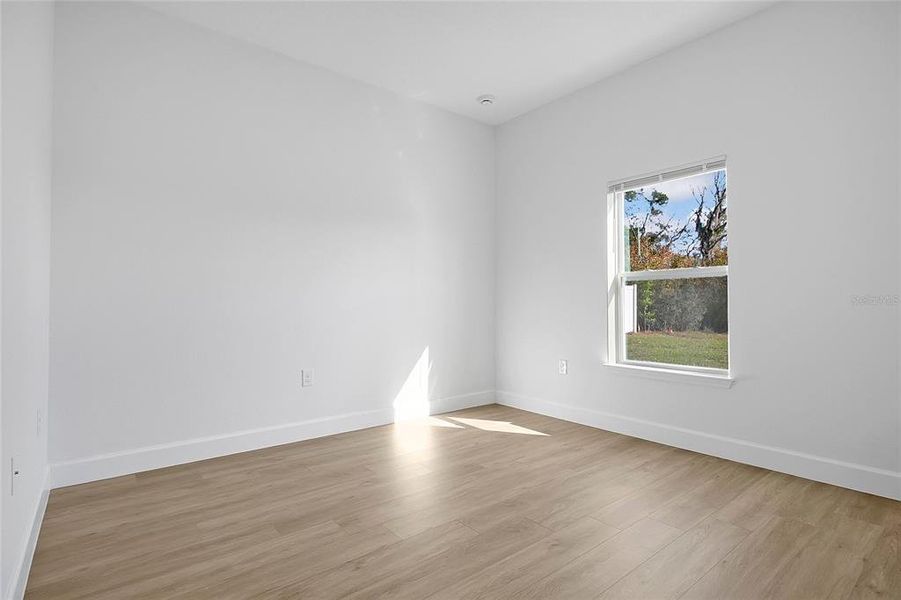 Spacious, unfurnished interior of a new home in , Ocala (Image 27).