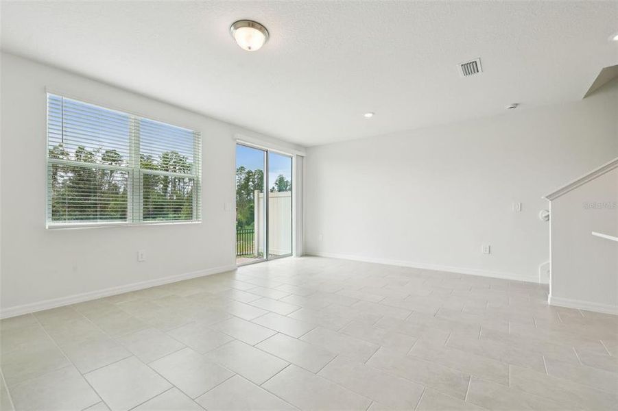 Spacious, unfurnished interior of a new home in Cagan Crossings West, Clermont (Image 30).