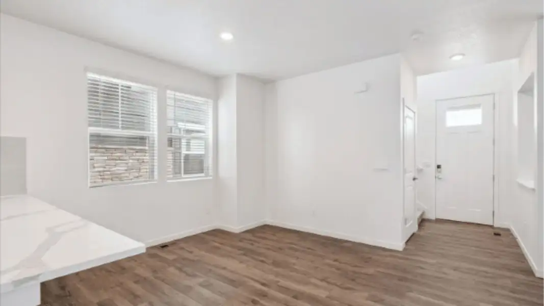Spacious, unfurnished interior of a new home in Horizon Uptown, Aurora (Image 7).