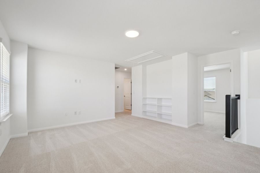 25 web or mls Young St S0704 025