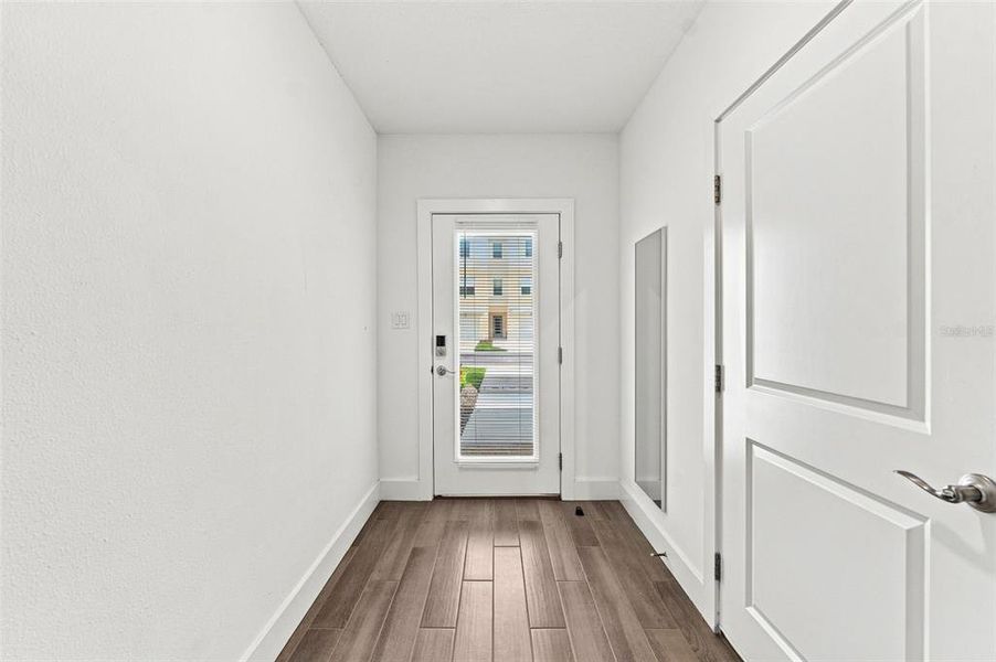 Spacious, unfurnished interior of a new home in , Seminole (Image 23).