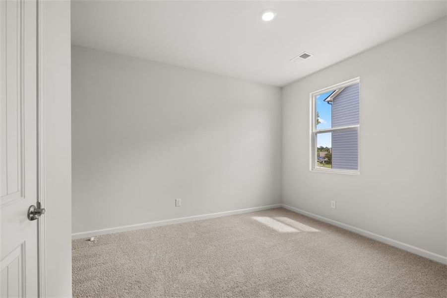 Spacious, unfurnished interior of a new home in Fairway 17 at Mirror Lake, Villa Rica (Image 23). Spacious, unfurnished interior of a new home in Fairway 17 at Mirror Lake, Villa Rica (Image 23).