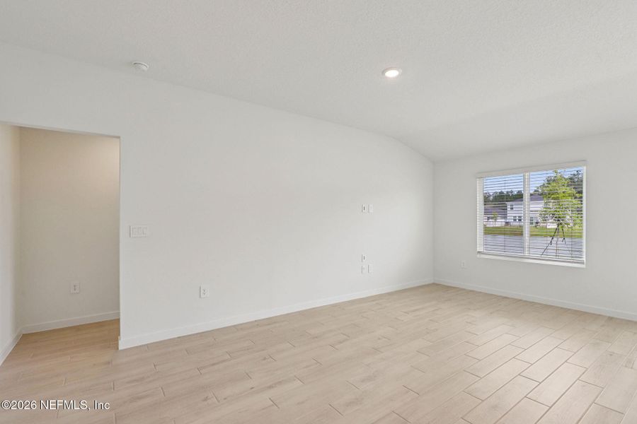 Spacious, unfurnished interior of a new home in Kings Preserve, Jacksonville (Image 27).