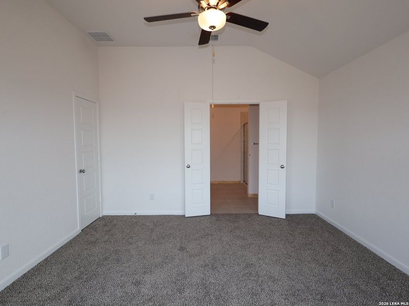 Spacious, unfurnished interior of a new home in Meadows at Clear Springs, New Braunfels (Image 31).