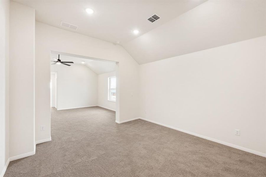 Spacious, unfurnished interior of a new home in Hunters Ridge, Crowley (Image 36).