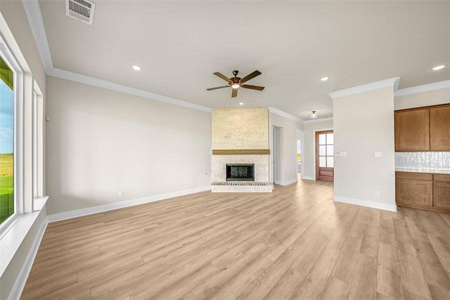 Spacious, unfurnished interior of a new home in Rocky Top, Krum (Image 19).
