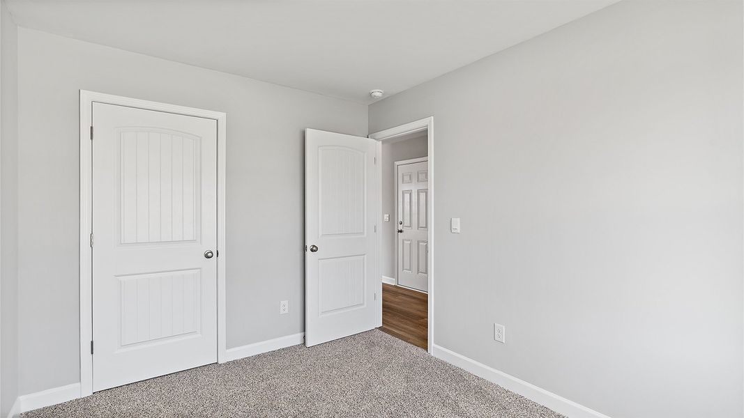 Spacious, unfurnished interior of a new home in Colonial East, Panama City Beach (Image 27).