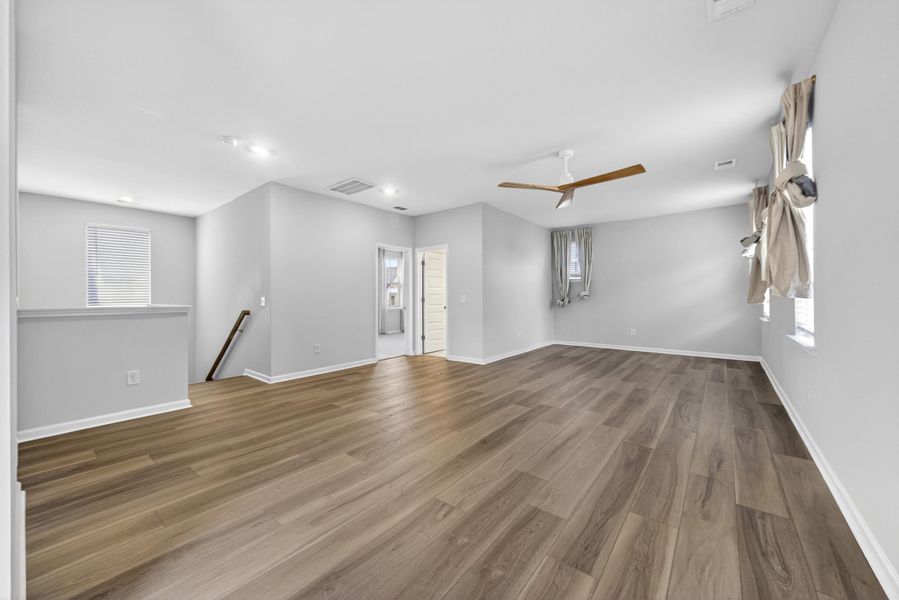 Spacious, unfurnished interior of a new home in , Summerville (Image 37).