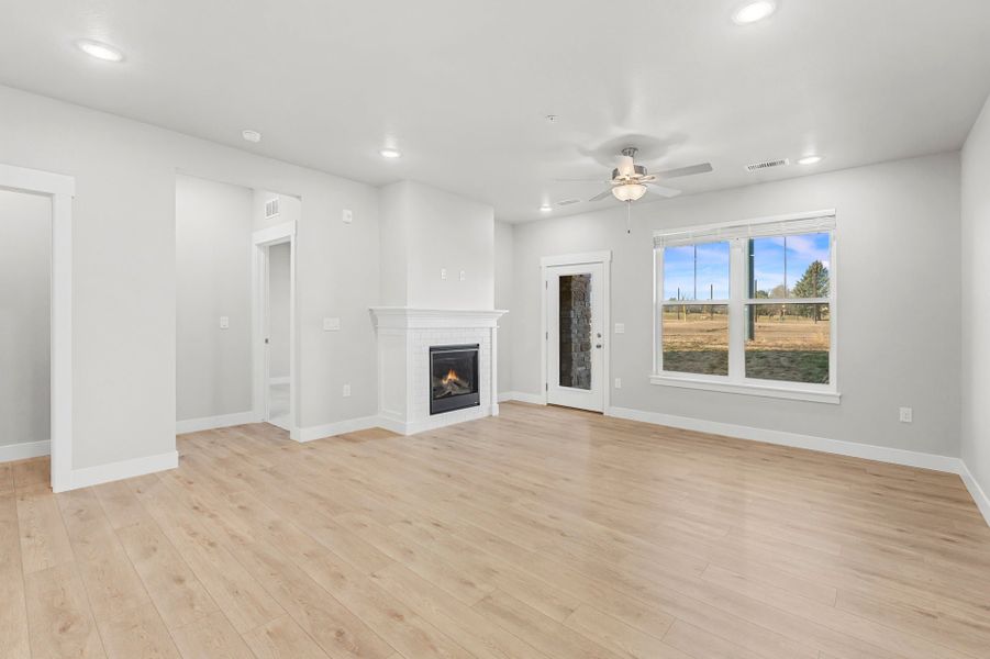 Spacious, unfurnished interior of a new home in Highlands at Fox Hill, Longmont (Image 8).
