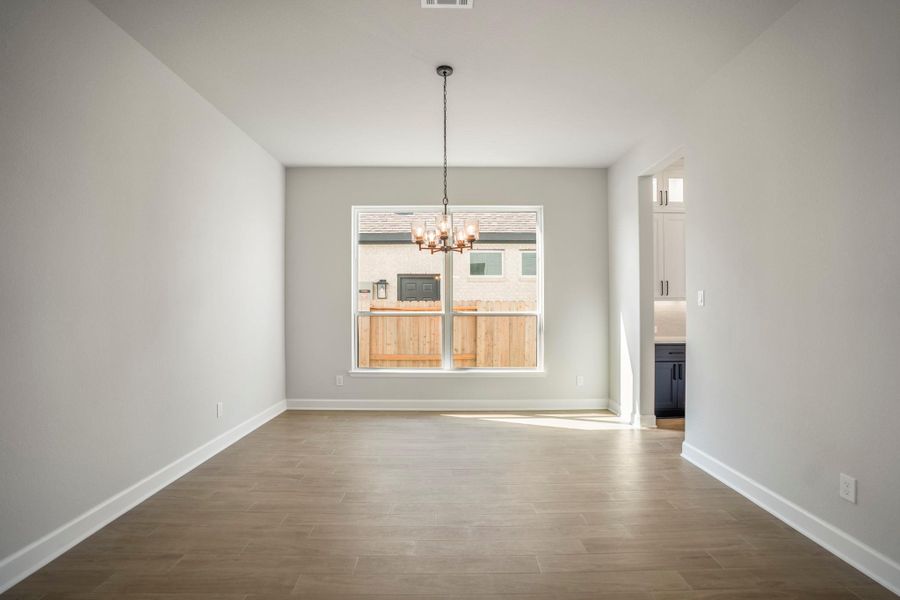 Spacious, unfurnished interior of a new home in Sienna 70′ Lots, Missouri City (Image 32).