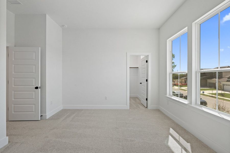 Spacious, unfurnished interior of a new home in Persimmon, Buda (Image 33).