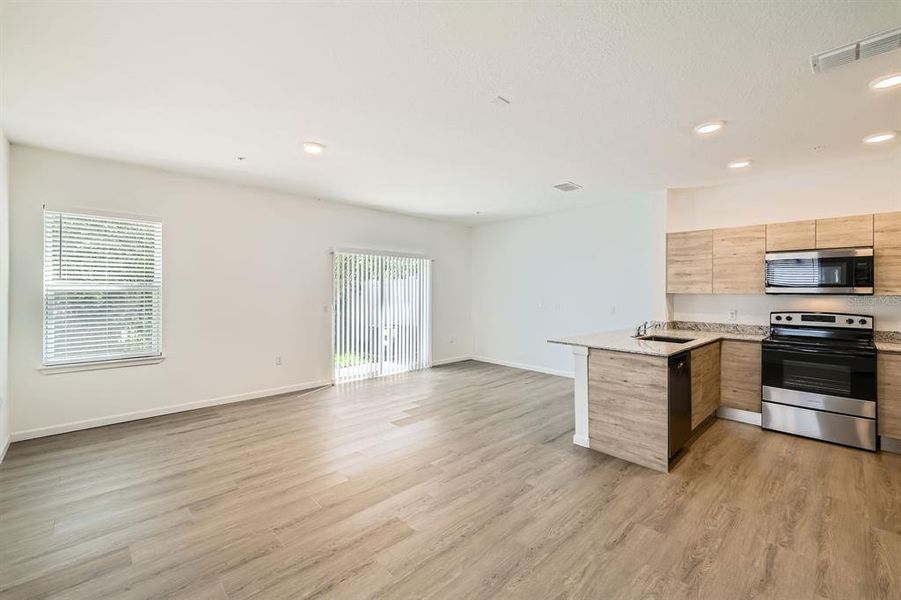Spacious, unfurnished interior of a new home in , Orlando (Image 22).