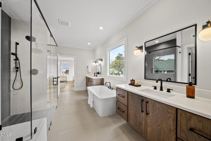 21 - 407 Waldo Primary Ensuite