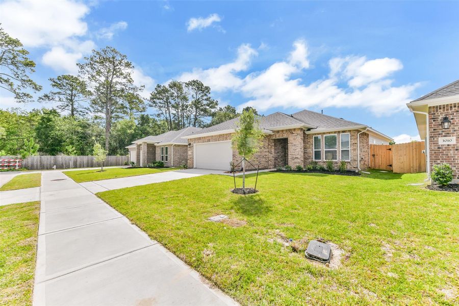 Front exterior of a new home in King Oaks Village, Baytown, TX, highlighting curb appeal (Image 16).