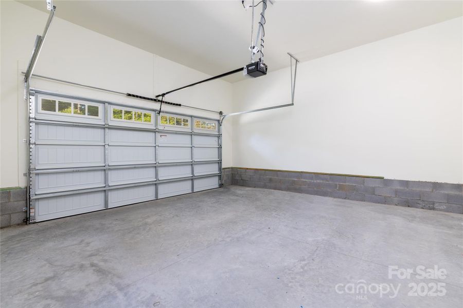 Spacious, unfurnished interior of a new home in , Charlotte (Image 18).