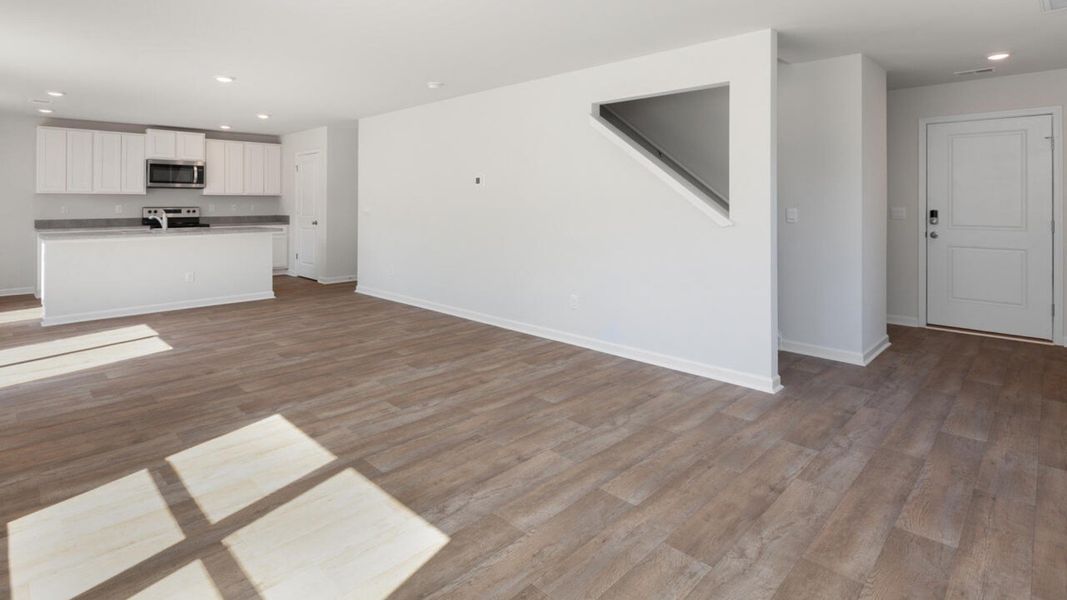 Representative unfurnished interior of a home built from the ARDEN by D.R. Horton in Eagle Creek, Bolivia (Image 18).