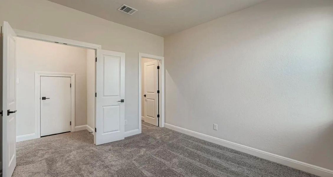 Spacious, unfurnished interior of a new home in 6 Creeks, Kyle (Image 9).