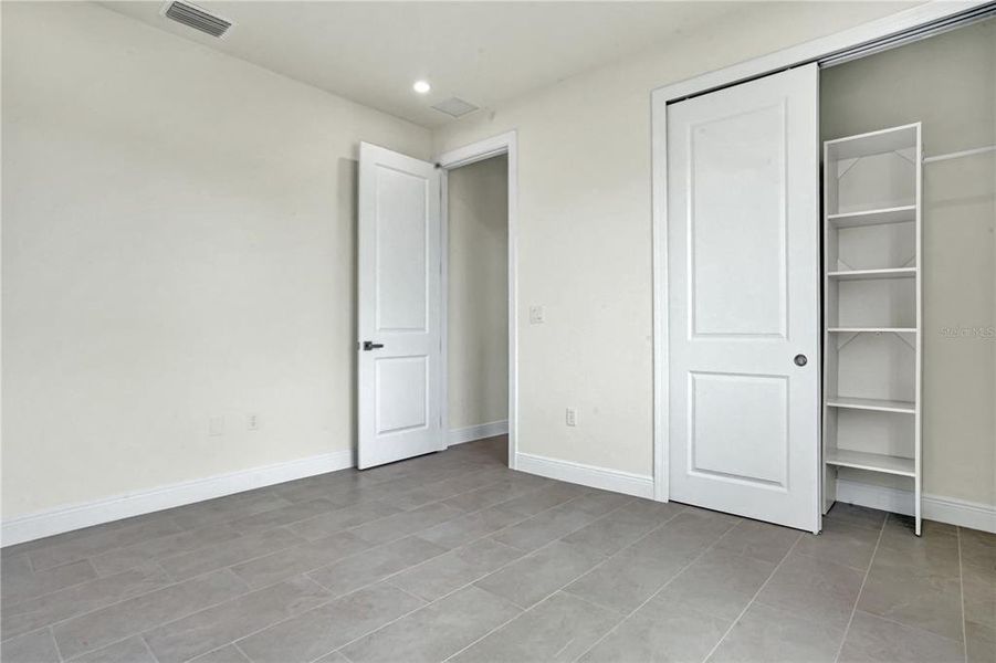 Spacious, unfurnished interior of a new home in , Cape Coral (Image 22).