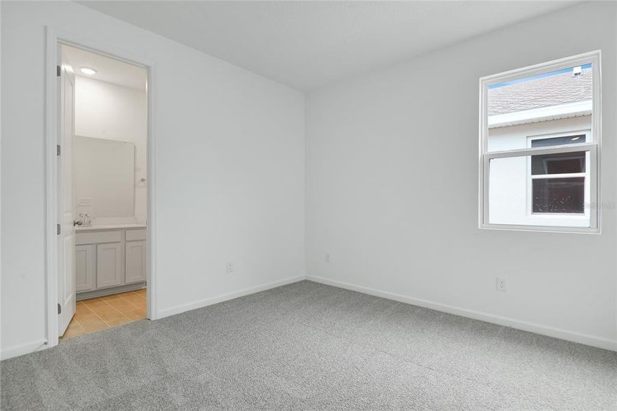 Spacious, unfurnished interior of a new home in Seasons at Grandview Gardens, Deland (Image 13).