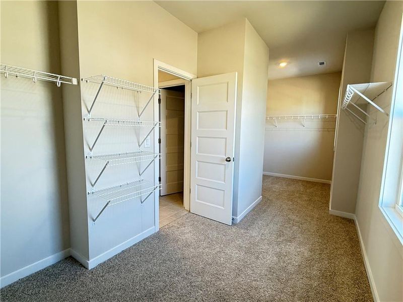 Spacious, unfurnished interior of a new home in Ponderosa Farms Manor, Gainesville (Image 33).