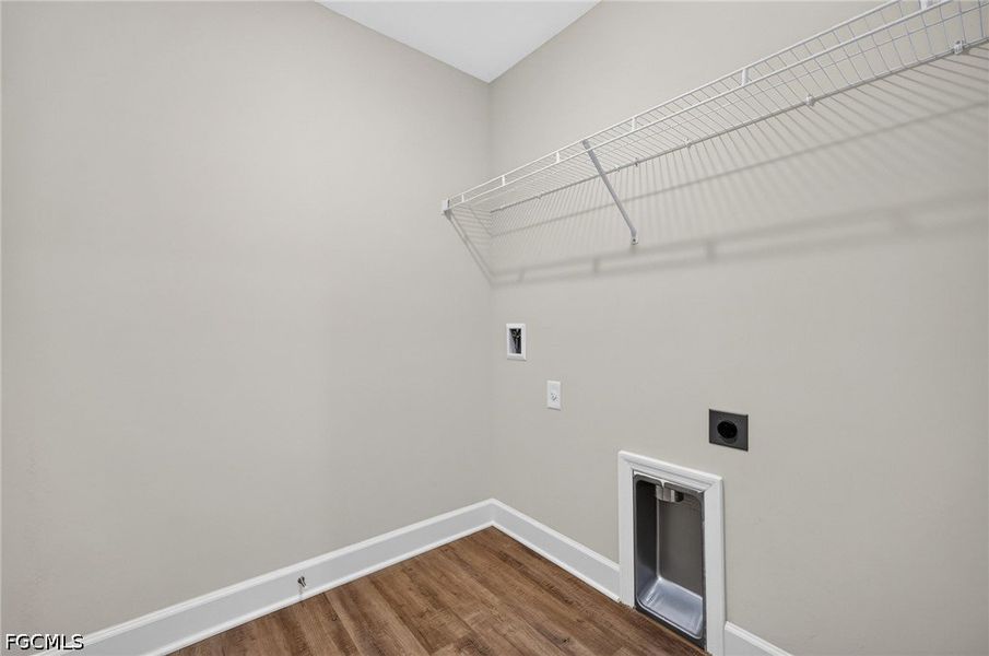 Spacious, unfurnished interior of a new home in Cape Coral, Cape Coral (Image 22).