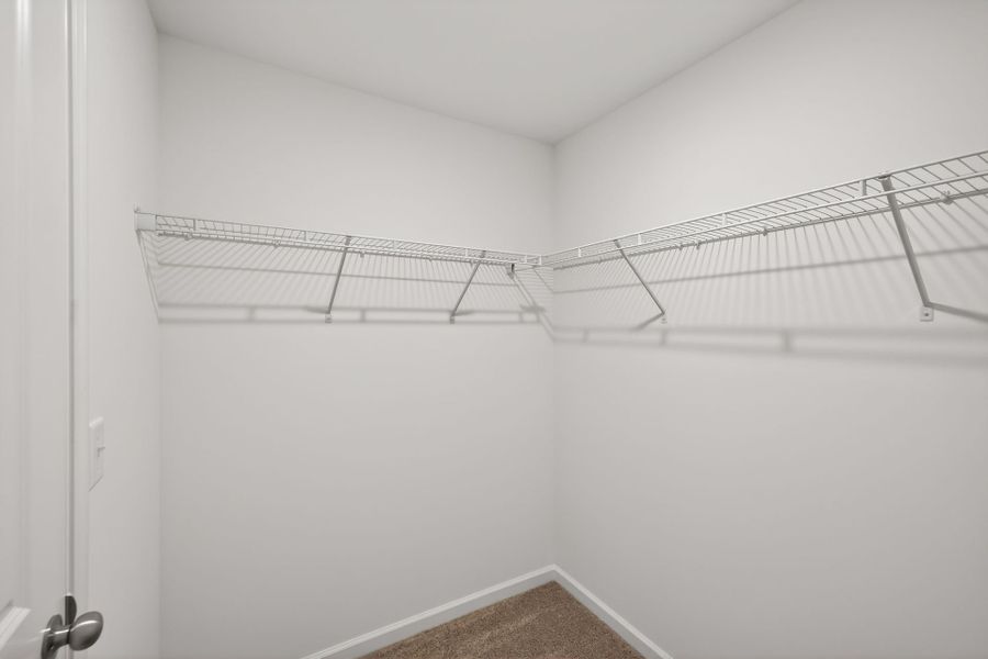 Spacious, unfurnished interior of a new home in Edgewater - Lakeview Point, Lancaster (Image 25).