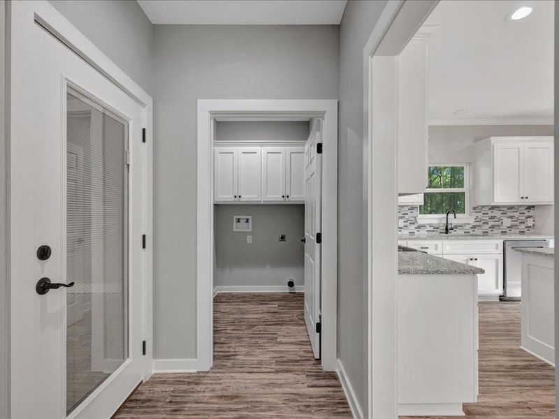 Furnished interior view inside a new home in , Lufkin (Image 7).