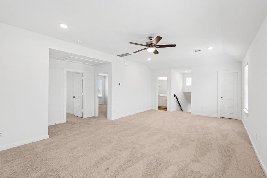 Spacious, unfurnished interior of a new home in Miller's Pond, Rosenberg (Image 27).