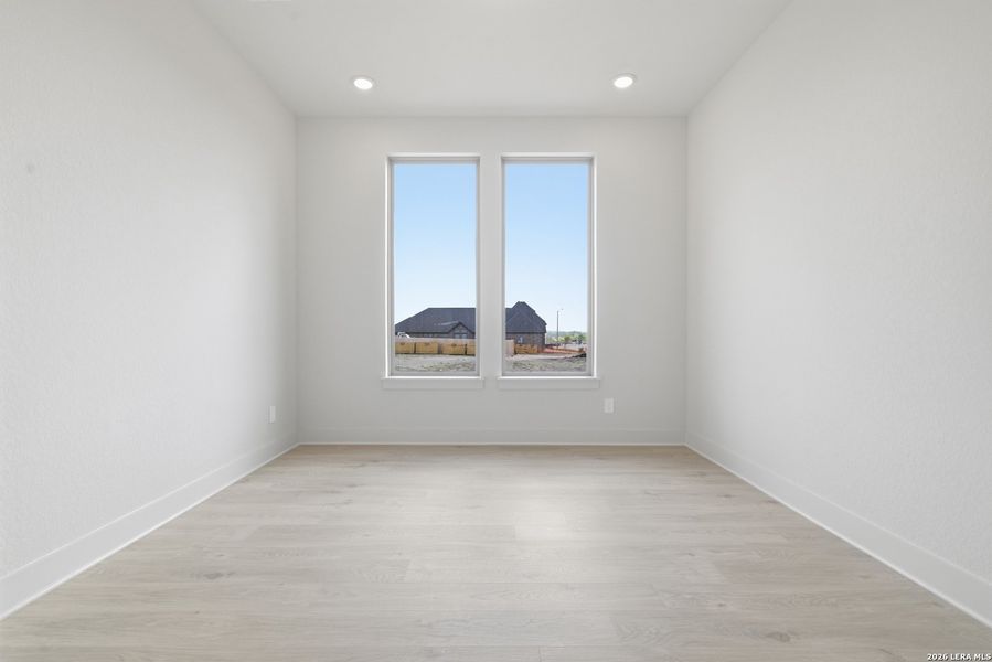 Spacious, unfurnished interior of a new home in Haby Hill 50s, San Antonio (Image 19).