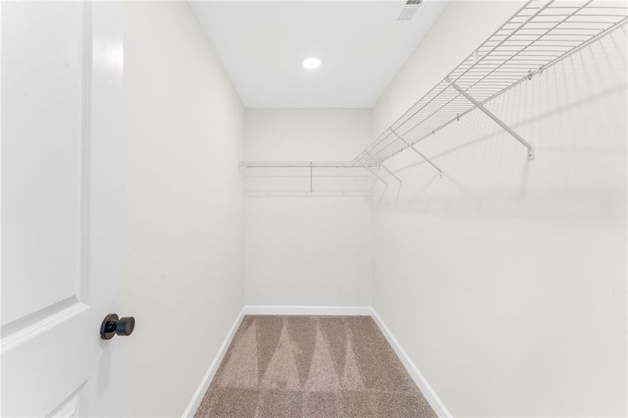 Spacious, unfurnished interior of a new home in Cherokee Township, Acworth (Image 12).