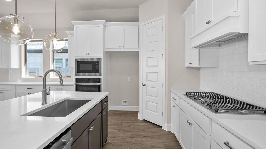 Furnished interior view inside a new home in Valencia, Manvel (Image 7).