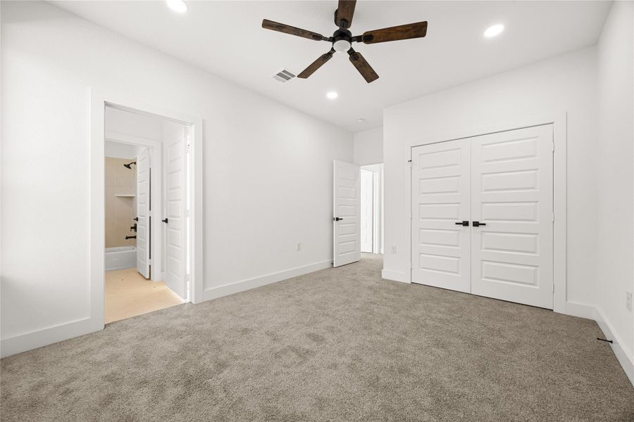 Spacious, unfurnished interior of a new home in , Houston (Image 28).