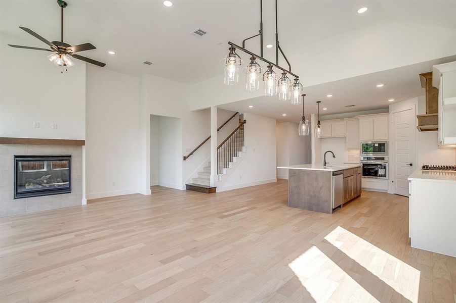 Spacious, unfurnished interior of a new home in Pecan Grove, Burleson (Image 35).