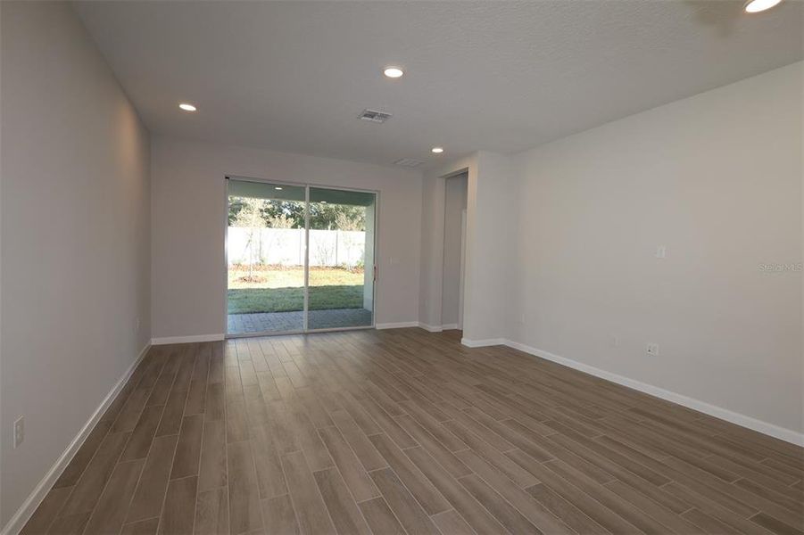 Spacious, unfurnished interior of a new home in Emerson Pointe, Apopka (Image 8).