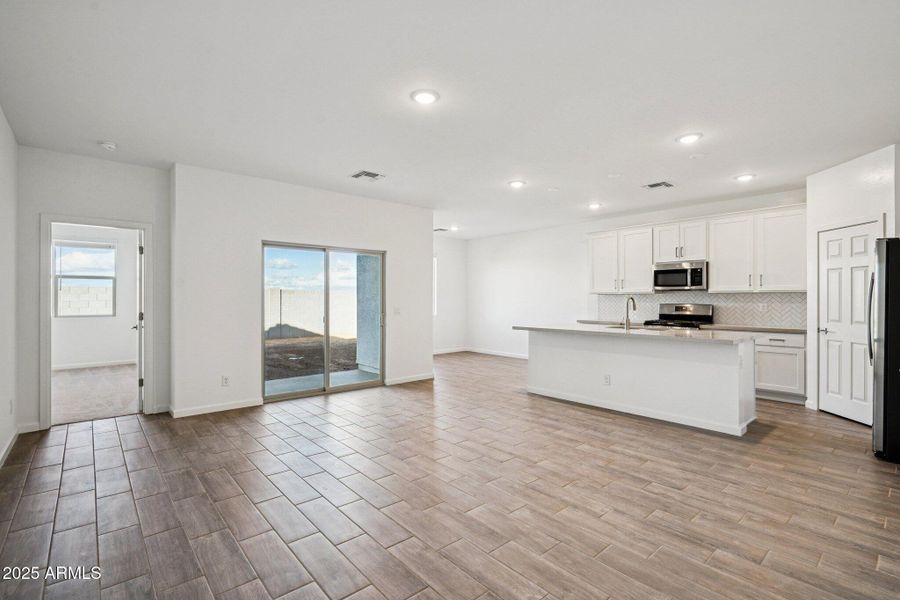 6-web-or-mls-W Moeller Rd-S2111-006