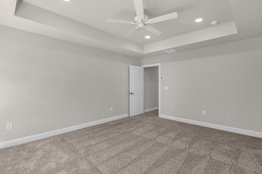 Spacious, unfurnished interior of a new home in , Lawrenceville (Image 25).