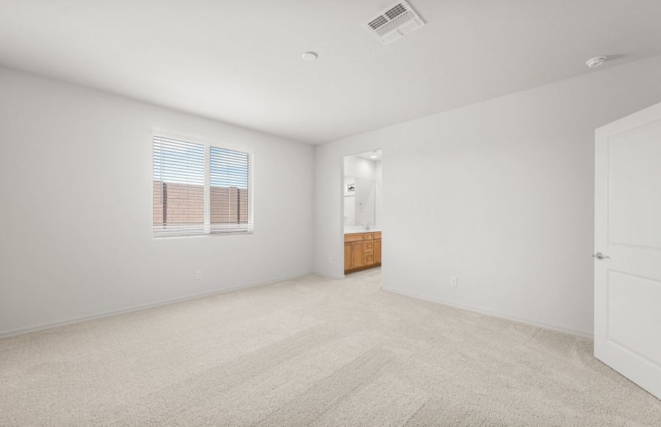 Spacious, unfurnished interior of a new home in Alamar, Avondale (Image 15).