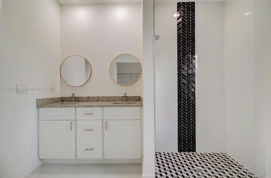 Spacious, unfurnished interior of a new home in , Alva (Image 21).